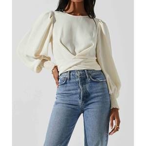 NEW ASTR wrenley twist front puff sleeve top in cream